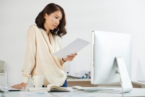 asian-businesswoman-busy-working_1098-17699-2