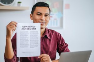 male-employee-presenting-work-with-documents-office_1150-52062-3