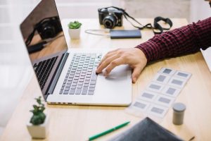 photographer-using-laptop_23-2148019151